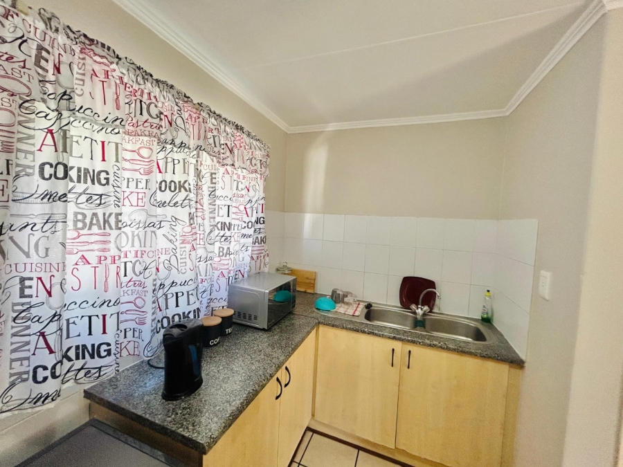 2 Bedroom Property for Sale in Langenhovenpark Free State